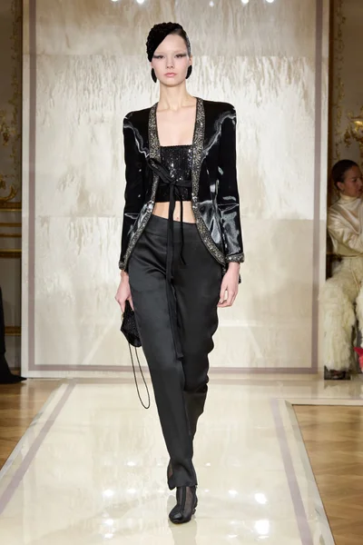 Look 15